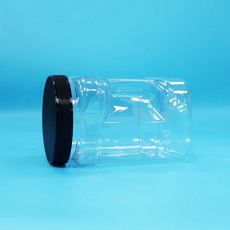 Jasne, suszone owoce i orzechy, kwadratowe plastikowe słoiki PET z czarnymi płaskimi pokrywkami